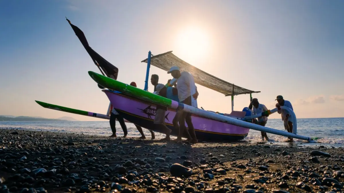 LESTARIKAN PESISIR: BRI Peduli bersama Kelompok Tani dan Nelayan Cemara Laut menanam 24.000 pohon mangrove di pesisir Karawang.