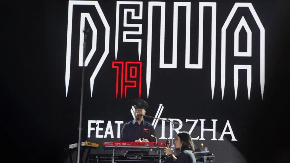 OBATI KERINDUAN: Dewa 19 feat. Virzha tampil di Stadion Wilis, Kota Madiun, pada Play Musik Festival 2026. WS HENDRO/DISKOMINFO KOTA MADIUN