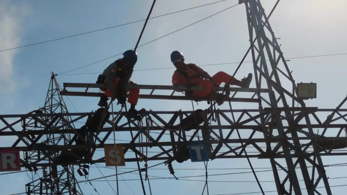 PLN ULTG Madiun sukses melakukan penggantian konduktor dan HV Klem di Gardu Induk Nganjuk 70 kV guna memastikan keandalan pasokan listrik bagi masyarakat.