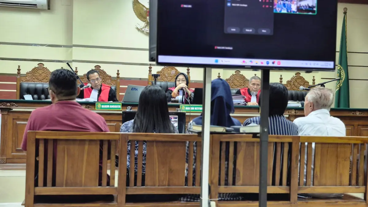 SIDANG LANJUTAN: Wali Kota Madiun nonaktif Maidi mengikuti persidangan dugaan korupsi di Pengadilan Tipikor Surabaya.