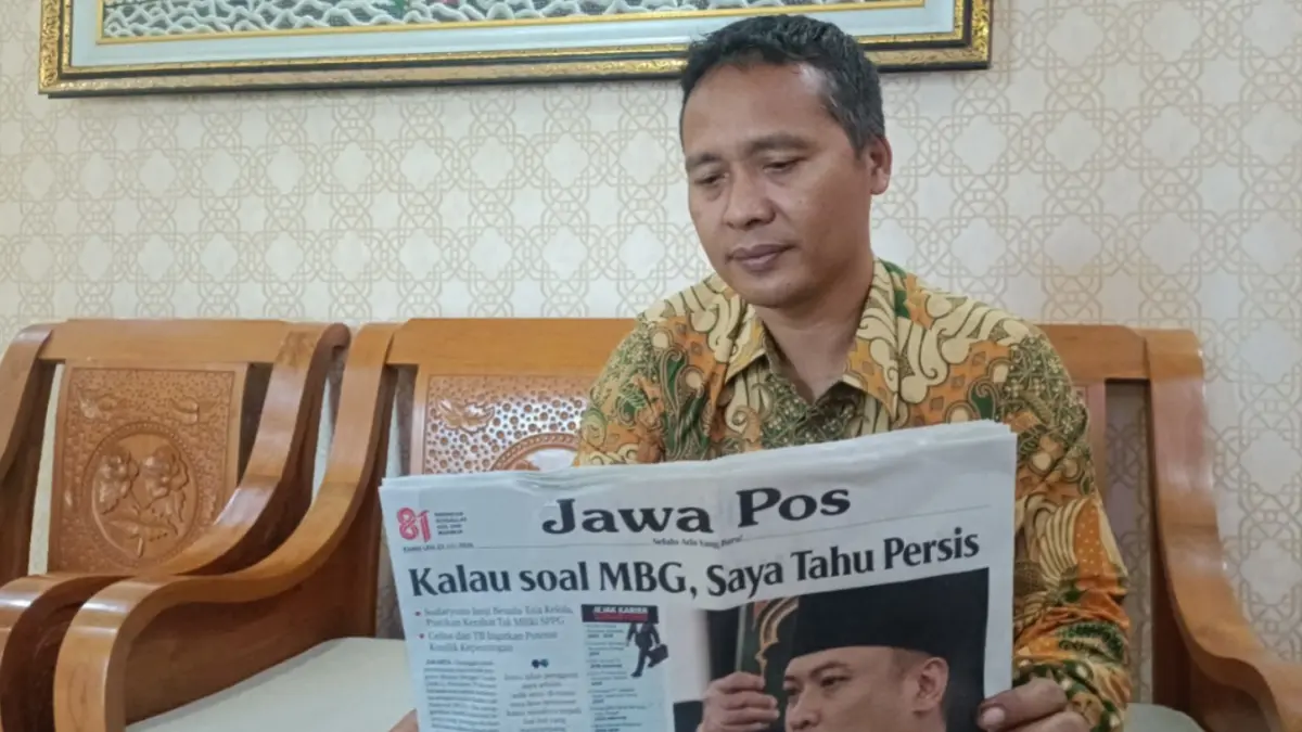 PEMIMPIN PERADILAN: Ketua Pengadilan Negeri Pacitan Benedictus Rinata di sela aktivitasnya. NUR CAHYONO/RADAR PACITAN
