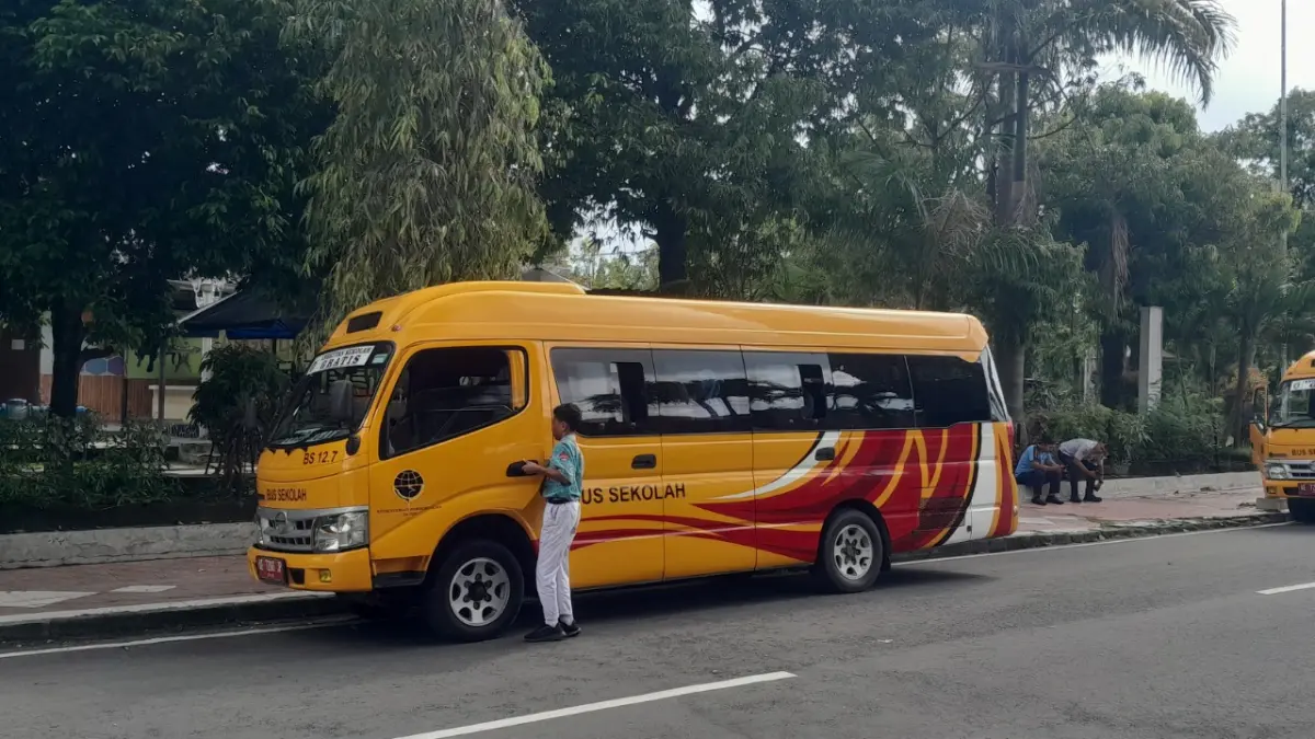 PERLUAS LAYANAN: Bus sekolah gratis milik Dishub Ngawi melayani pelajar di sejumlah trayek. ASEP SYAEFUL/RADAR NGAWI