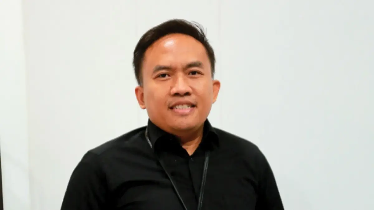 TULARKAN GAYA HIDUP SEHAT: Kepala Cabang Bank Mandiri Madiun Chrisvin Dwi Chandra Hardana mengajak nasabah dan karyawan menerapkan pola hidup sehat.