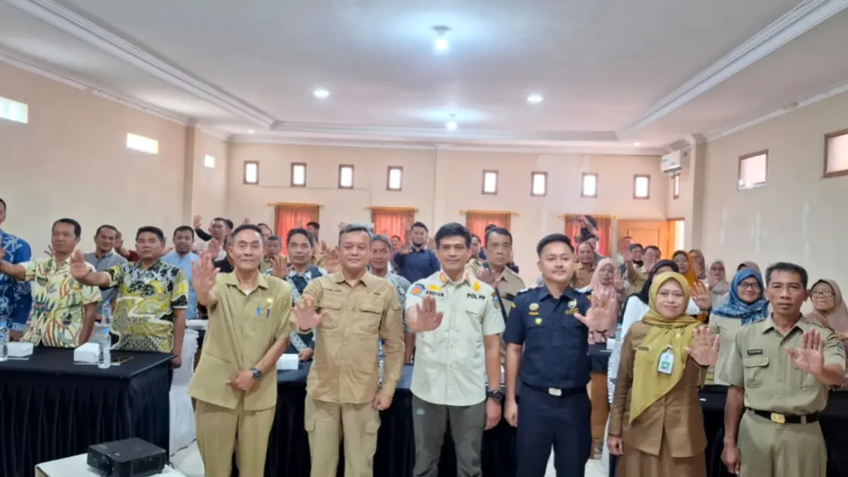 PERKUAT PENGAWASAN: Pelaku usaha mengikuti sosialisasi pemberantasan barang kena cukai yang digelar Satpol PP Pacitan bersama Bea Cukai Madiun. NUR CAHYONO/RADAR PACITAN