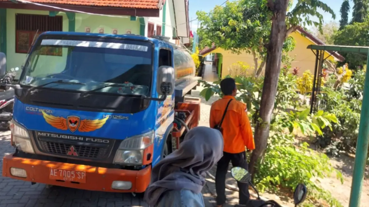 SIAGA KEKERINGAN: BPBD Ponorogo menyalurkan bantuan air bersih ke wilayah terdampak kekeringan. FOTO: BPBD PONOROGO