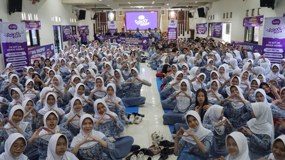 Ratusan siswa SMAN 1 Ponorogo mengikuti pelatihan jurnalistik, literasi digital, dan pemanfaatan AI yang digelar AXIS bersama Jawa Pos Radar Madiun bertajuk AXIS School Fest 2026, Kamis (307).