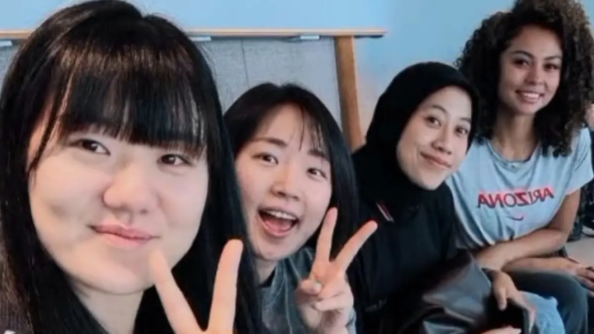 Sejumlah pemain Hillstate saat menunggu penerbangan ke Jeju.
