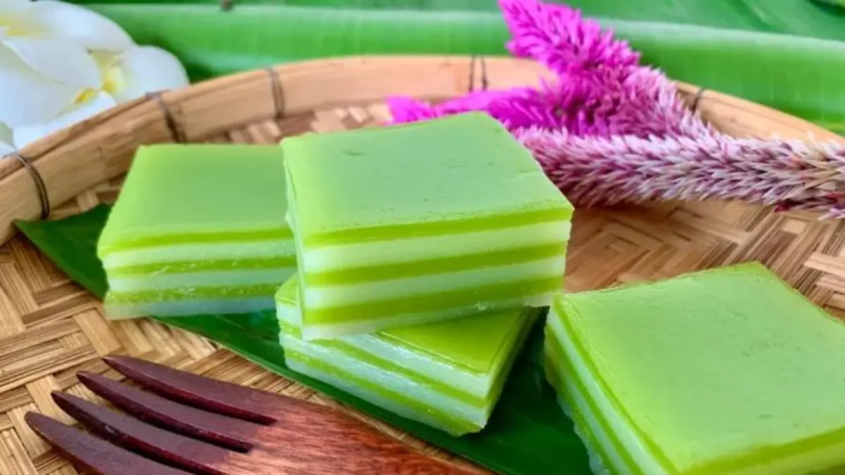 Khanom Chan, kue lapis khas Thailand.