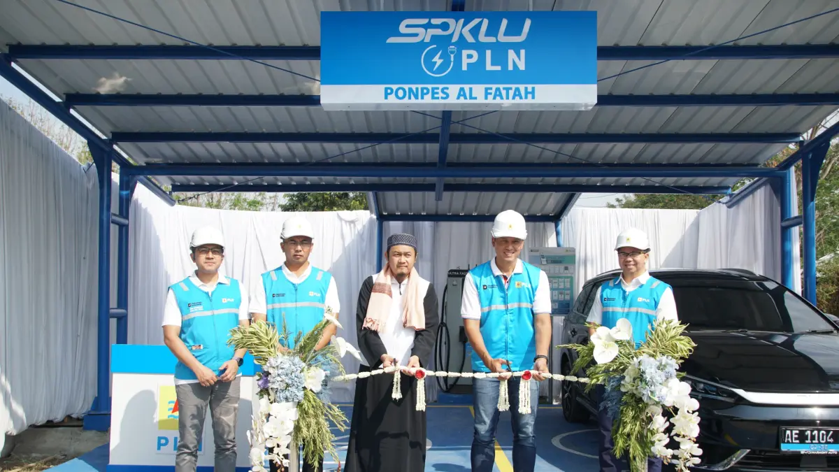 Menjelang peringatan HUT ke-81 RI, PT PLN (Persero) UID Jawa Timur resmi mengoperasikan fasilitas SPKLU di Pondok Pesantren Al-Fatah Temboro guna mendukung energi bersih.