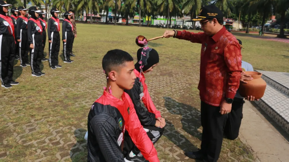 SIAP: Anggota Paskibra Kota Madiun mengikuti pengarahan sebelum menjalani karantina dan pusdiklat.