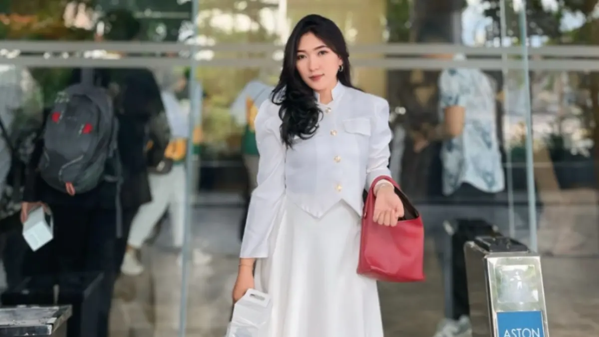 AKTIF BERKARYA: Rara Ulfah Ikhtiarini menggabungkan profesinya sebagai teller BPR Ekadharma dengan aktivitas sebagai konten kreator di media sosial.