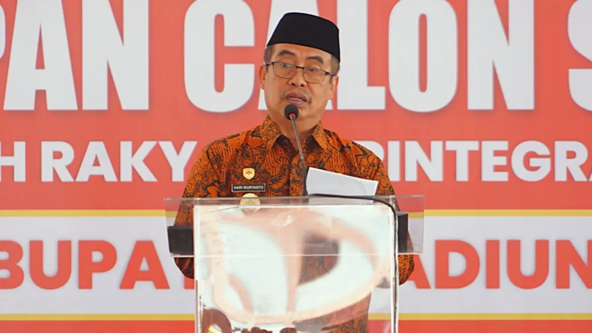 KEBUT PROYEK: Bupati Madiun Hari Wuryanto meminta kontraktor segera menuntaskan sisa pembangunan Sekolah Rakyat agar operasional tidak kembali molor.