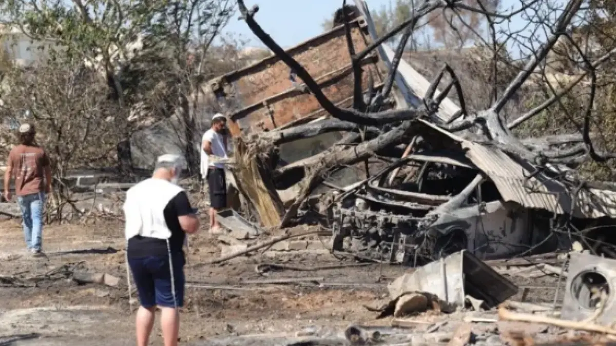 Settlers at Havat Gilad say houses there were burnt down by Palestinians. Police say the cause was accidental. (BBC)