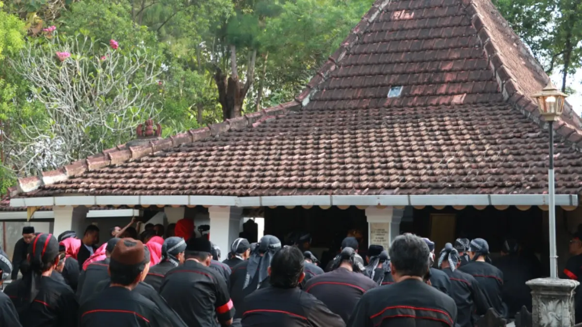 BERSEJARAH: Kompleks Makam Batoro Katong di Ponorogo menjadi salah satu situs sejarah yang kembali disorot menyusul perbedaan tafsir terhadap Watu Gilang sebagai dasar penetapan Hari Jadi Ponorogo. FOTO: DOKUMEN JAWA POS RADAR PONOROGO