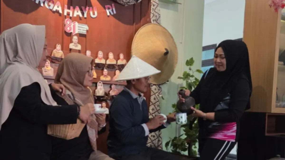 JADUL: Sudut Kantor DPMD Kabupaten Madiun disulap menjadi Pojok Ndeso dengan nuansa pedesaan tempo dulu.