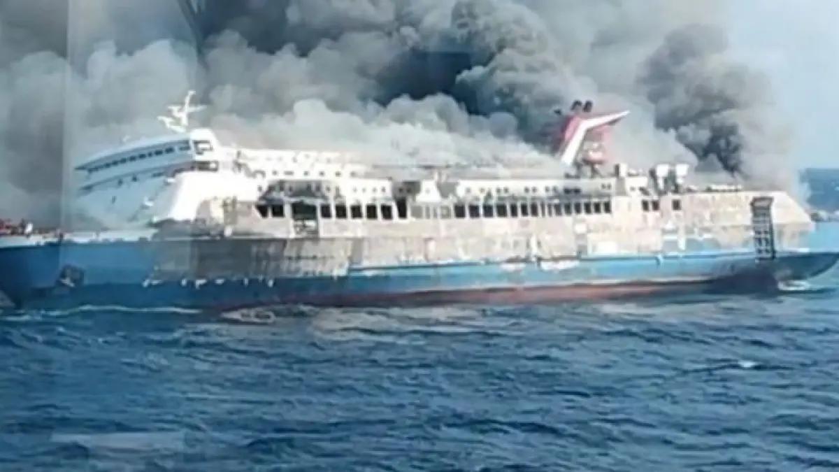 KMP Mutiara Sentosa 2 terbakar di perairan Sumenep. (tangkapan layar)