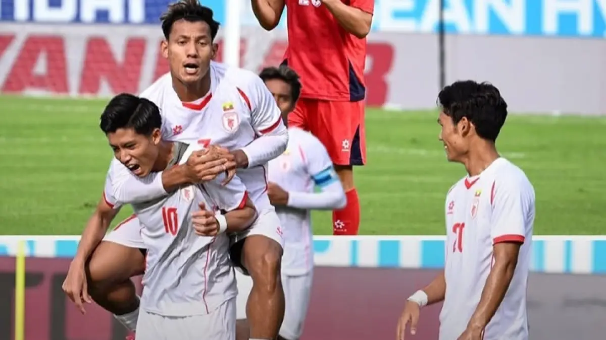  Win Naing Tun (nomor 10) sudah koleksi 4 gol
