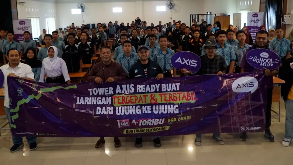 Ratusan siswa SMKN 1 Jenangan mendapat pembekalan public speaking dan jurnalistik dalam rangkaian AXIS School Fest 2026, Kamis (6/8). (OKTA VOTE/RADAR MADIUN)