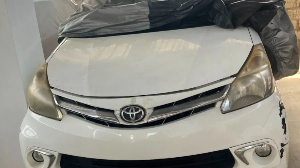 BARANG RAMPASAN: Toyota Avanza yang menjadi barang rampasan perkara pidana berkekuatan hukum tetap bakal dilelang Kejari Pacitan bersama dua sepeda motor dan puluhan telepon genggam. (Nur Cahyono/Jawa Pos Radar Pacitan)
