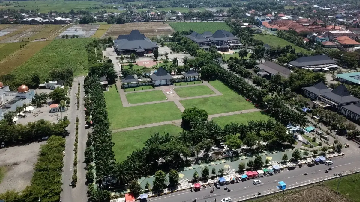 MULAI DIURUK: Lahan trase jalan tembus Puspem Caruban menuju Jalan Ahmad Yani. Dok/Jawa Pos Radar Caruban
