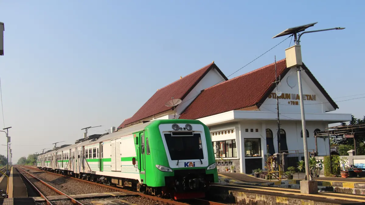 GANGGUAN PERJALANAN: KA Bandara Adi Soemarmo (BIAS) PLB 577A mengalami gangguan sistem kontrol kelistrikan di petak Madiun–Magetan, Sabtu (8/8). FOTO: HUMAS KAI DAOP 7 MADIUN
