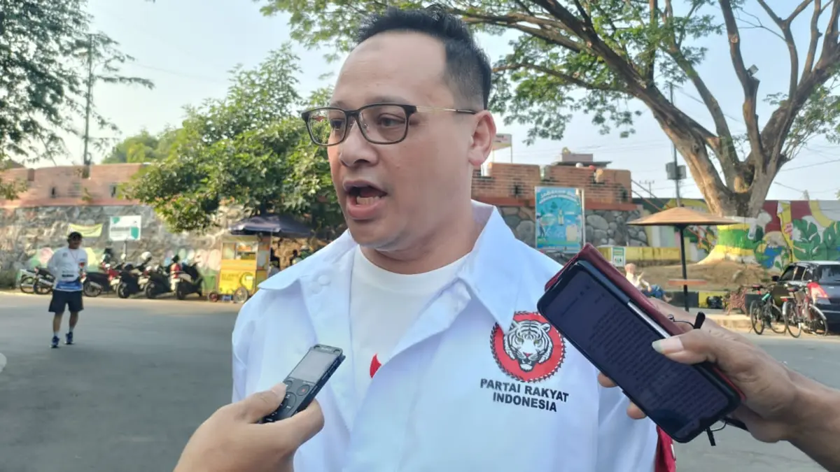 KONSOLIDASI: Ketua DPD Partai Rakyat Indonesia (PRI) Jawa Timur Syafiq Constantin Arsalan menghadiri peringatan HUT pertama PRI di Kota Madiun. 