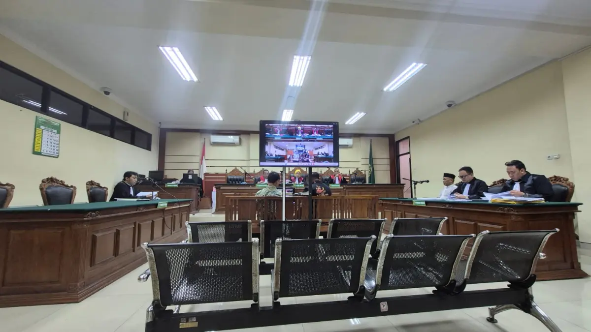 UJI AUDIT: Persidangan perkara dugaan korupsi pengelolaan tanah kas Desa Jenangan, Ponorogo, di Pengadilan Tipikor Surabaya menguji metode penghitungan kerugian negara Rp 349 juta.