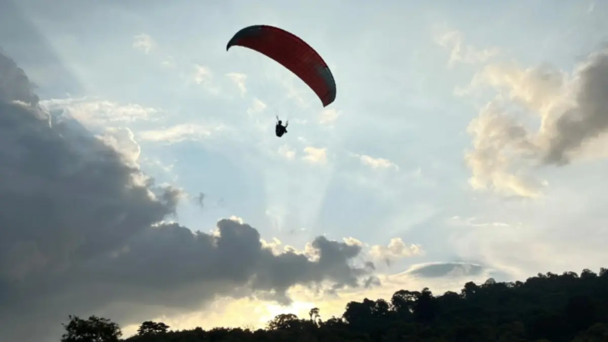 ADU NYALI: Bukit Watu Bayang di Desa Klangon, Kecamatan Saradan, bakal menjadi arena Paralayang Bupati Cup 2026 pada 14 Agustus. 