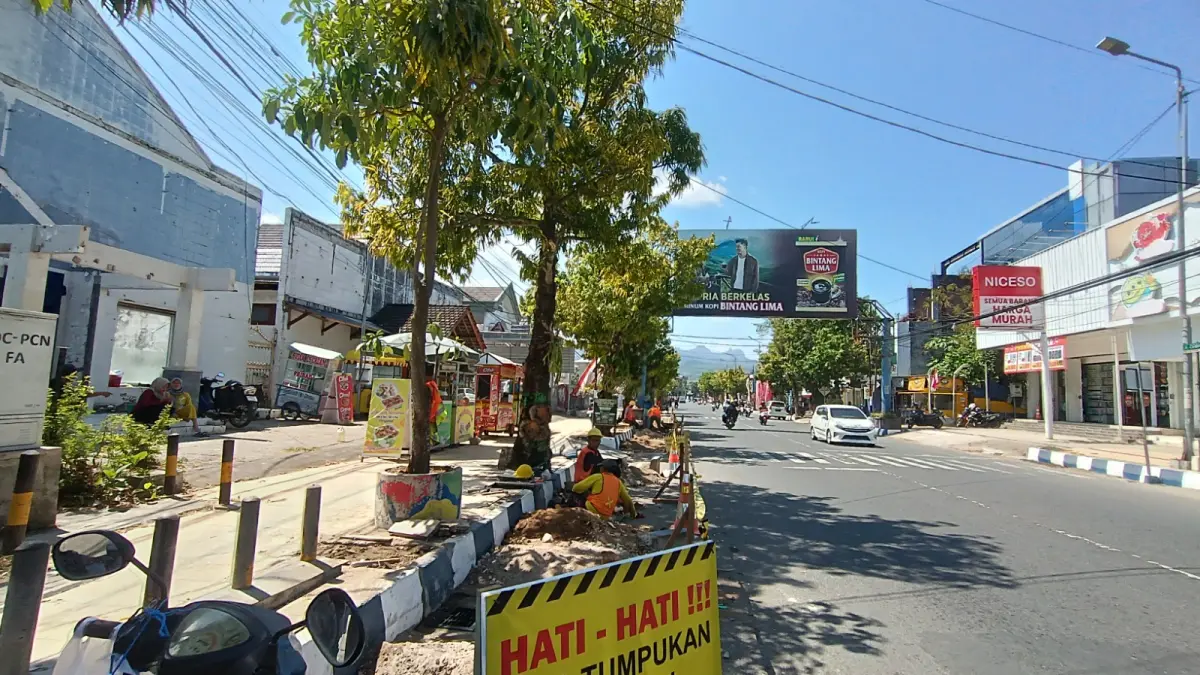 BENAHI DRAINASE: Salah satu titik pembangunan pematusan di kawasan perkotaan Pacitan. (Nur Cahyono/Radar Pacitan)