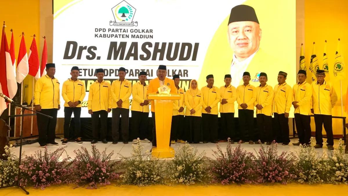 SOLID: Ketua DPD Partai Golkar Kabupaten Madiun Mashudi melantik 15 Pimpinan Kecamatan periode 2026–2031. (LODITYA/RADAR MADIUN)