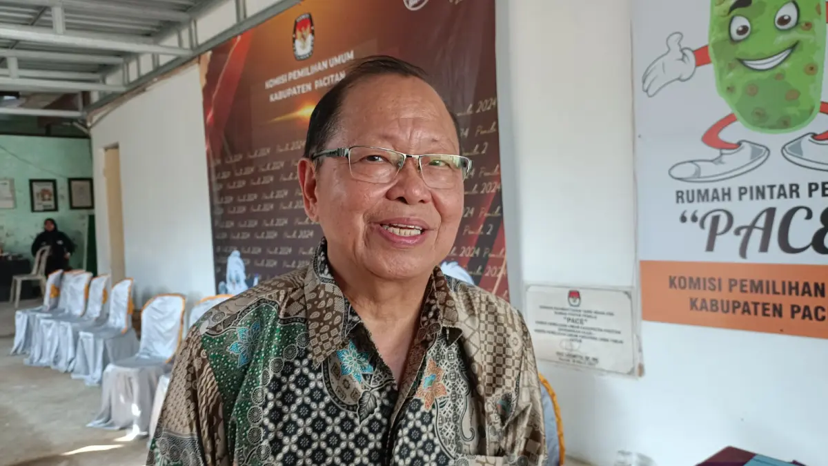 SOROTI REGULASI: Pengamat politik Pacitan Berty Stefanus memberikan pandangan terkait sejumlah ketentuan Pilkades Serentak 2026. DOK RADAR PACITAN