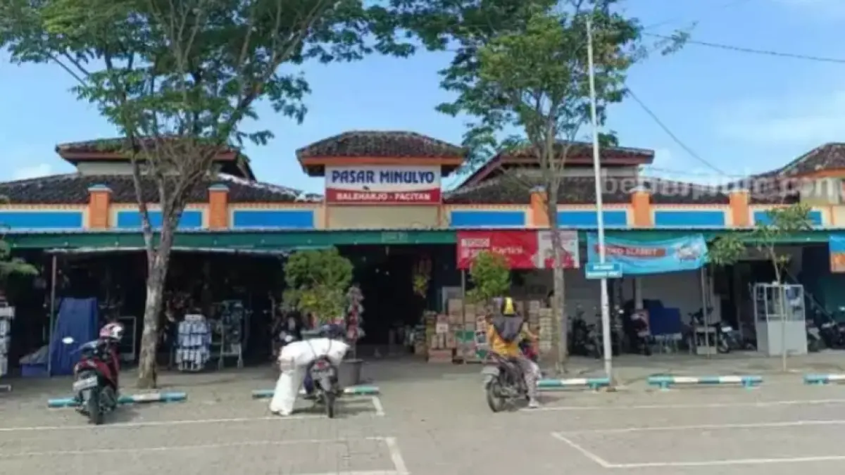 JADI TEMUAN: Pengelolaan retribusi Pasar Minulyo menjadi temuan Inspektorat setelah Rp 259 juta penerimaan sempat belum disetorkan ke kas daerah. (Nur Cahyono/Jawa Pos Radar Pacitan)