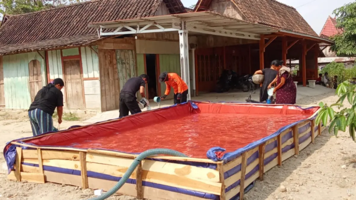 SOLUSI JANGKA PANJANG: Pemkab Ngawi mengusulkan bantuan pembangunan sumur bor ke BNPB untuk mengatasi dampak kemarau di 11 desa. ASEP SYAEFUL/RADAR NGAWI