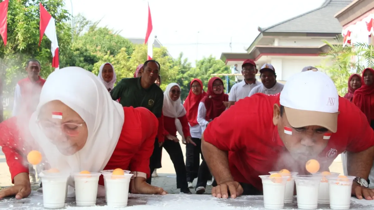 KOMPAK: ASN Pemkab Madiun mengikuti berbagai lomba tradisional untuk memeriahkan HUT ke-81 Kemerdekaan RI sekaligus memperkuat kebersamaan antarpegawai. (Istimewa)