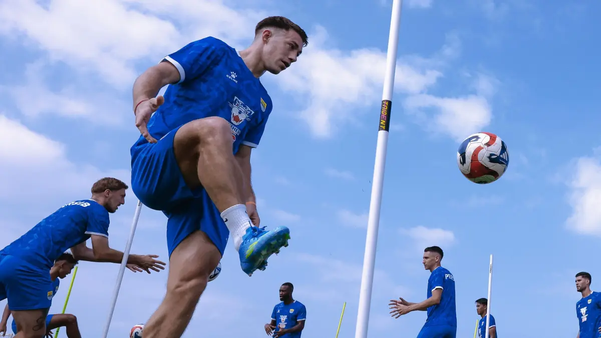 Skuad Persib latihan jelang Dewata Challenge Series 2026. (IG Persib)