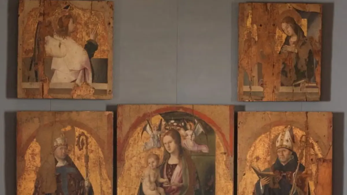 Lima panel yang tersisa dari Polittico di San Gregorio karya Antonello – tiga di antaranya dicuri pada hari Sabtu. (The Guardian)