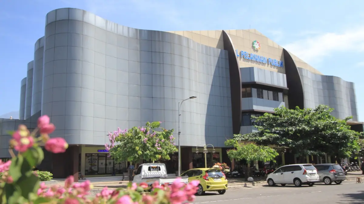 PRIORITAS 2027: Pasar Baru Magetan menjadi salah satu pusat perniagaan di kawasan kota. Penguatan infrastruktur ekonomi menjadi tema pembangunan Magetan pada 2027. (Aji Putra/Radar Magetan)