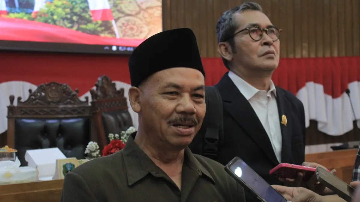 SEPAKAT: DPRD dan Pemkab Magetan menandatangani kesepakatan KUA-PPAS 2027 sebagai pijakan penyusunan APBD tahun depan. (Aji Putra/Radar Magetan)