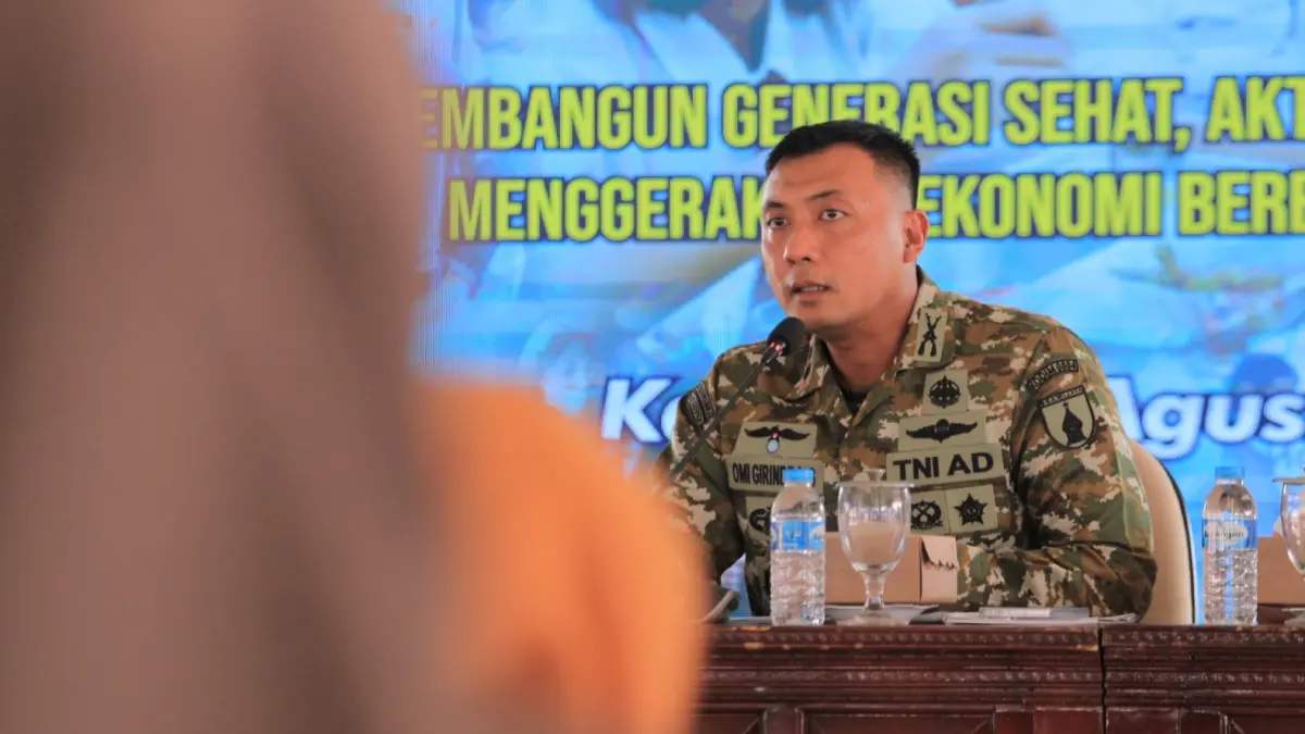 DIEVALUASI: Dandim 0804/Magetan Letkol Inf Omi Girindra Sasminto menyampaikan evaluasi operasional dapur MBG. Enam SPPG di Magetan kini berstatus suspend. AJI PUTRA/RADAR MAGETAN
