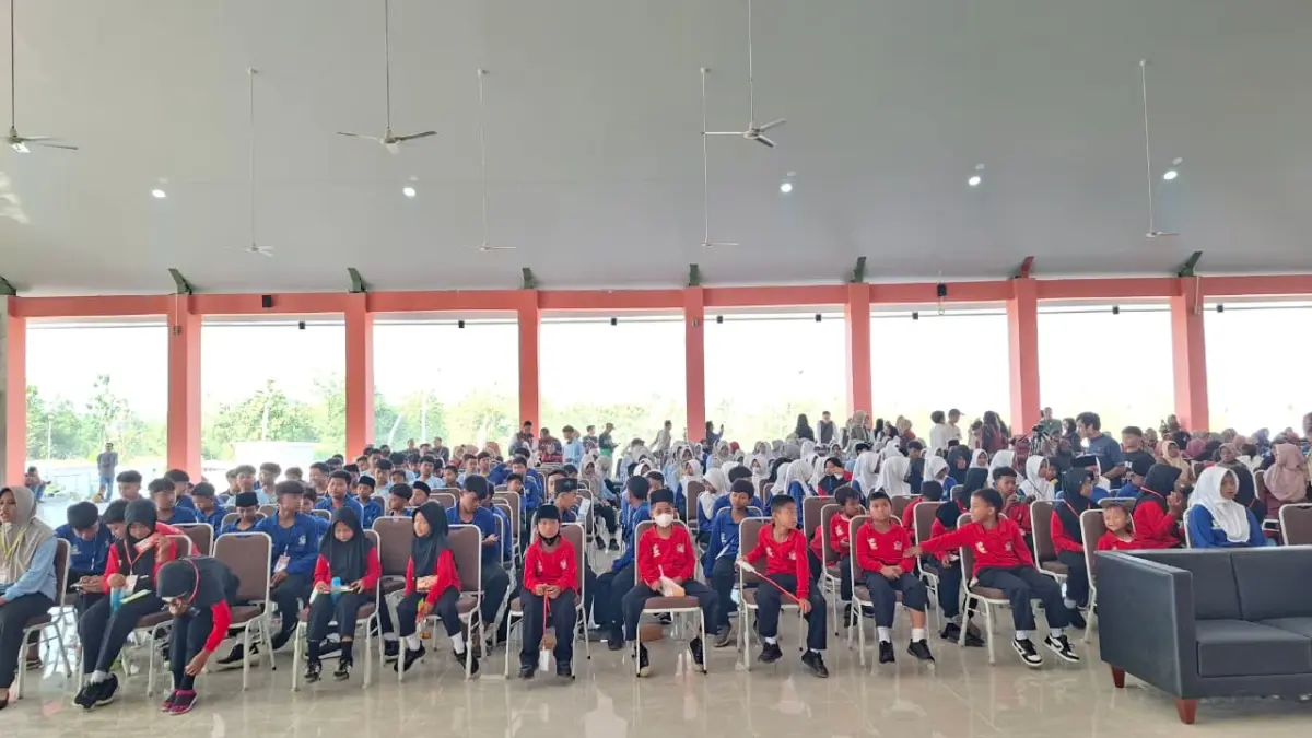 PENDIDIKAN: Para siswa mengikuti kegiatan MPLS di Sekolah Rakyat Terintegrasi (SRT) 1 Ngawi, Sabtu (15/8). Sebanyak 227 peserta didik mulai menempati asrama dan menjalani pendidikan.