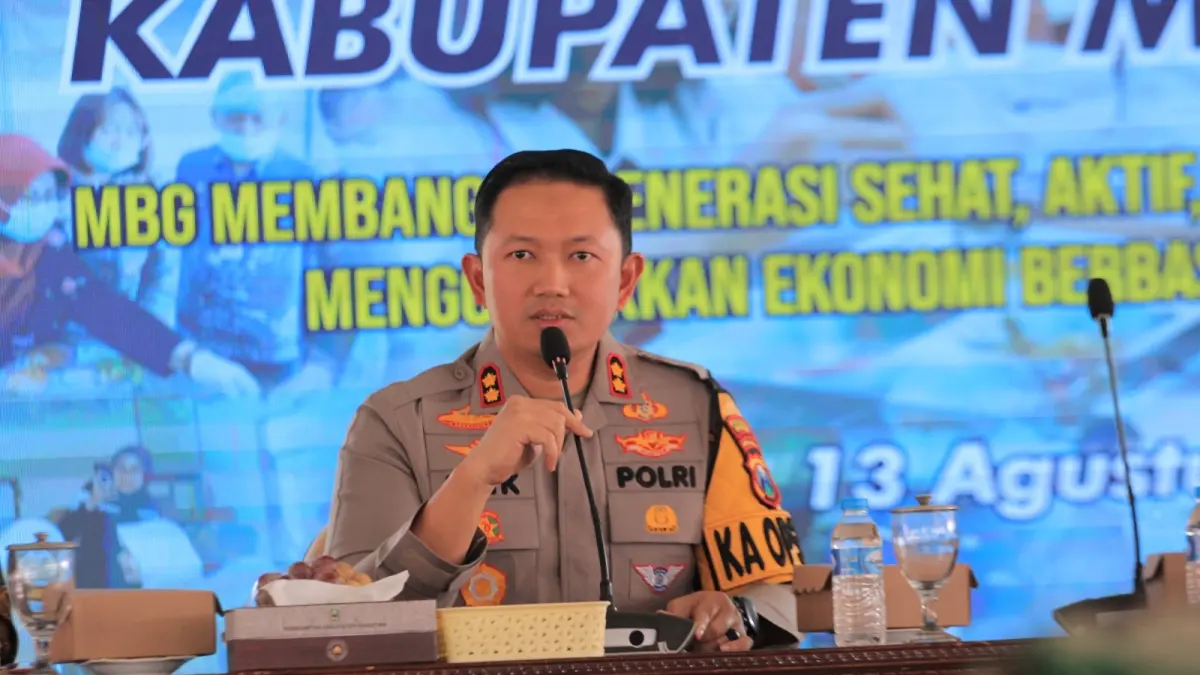 PENEGAKAN HUKUM: Kapolres Magetan AKBP Raden Erik Bangun Prakasa mengingatkan pengelola SPPG mematuhi ketentuan pengadaan bahan pangan program MBG. (Aji Putra/Radar Magetan)