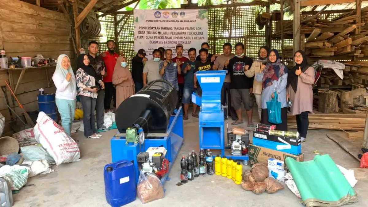 Berkat dukungan UNIPMA, limbah sabut kelapa dapat diolah oleh pemuda Pilang Lor, Desa Tulung, Kecamatan Sampung, Ponorogo, menjadi produk bernilai ekonomi.