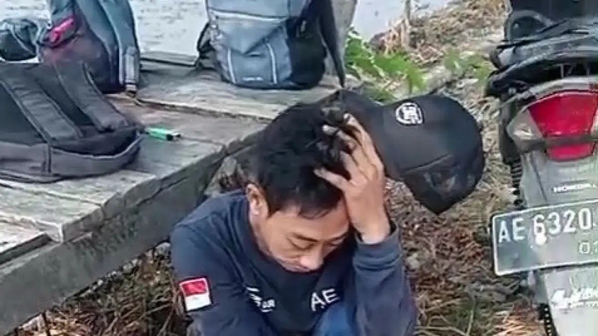 DITINGGALKAN: Honda Astrea yang ditinggalkan pelaku setelah diduga membawa kabur Honda Beat di kawasan Widodaren, Ngawi. POLRES NGAWI UNTUK JAWA POS RADAR NGAWI