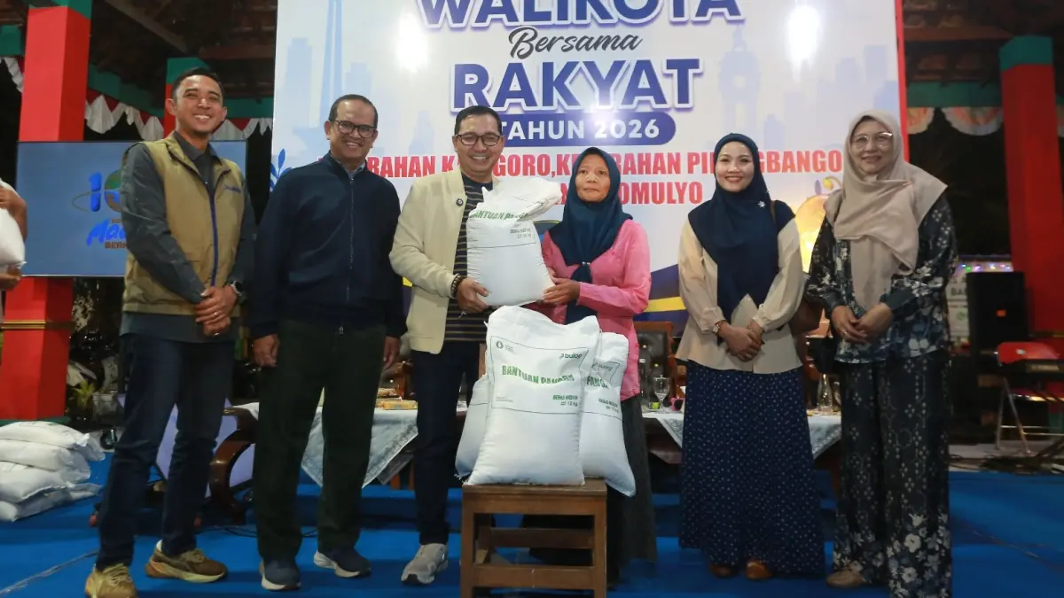 KPM: Warga Kelurahan Kanigoro, Rejomulyo, dan Pilangbango menerima bantuan pangan berupa 30 kilogram beras untuk alokasi Juli–September 2026. BAGAS BIMANTARA/JAWA POS RADAR MADIUN