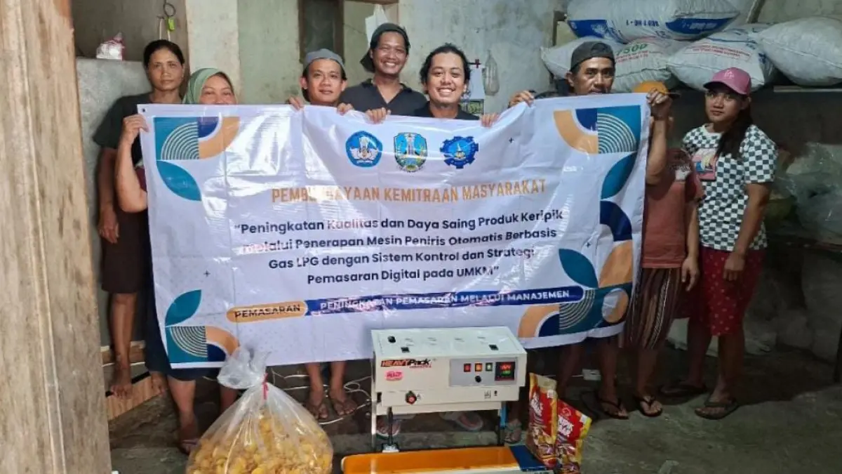 PNM membantu UMKM Keripik Sido Makmur meningkatkan mutu produksi lewat mesin peniris otomatis serta penguatan pemasaran digital.