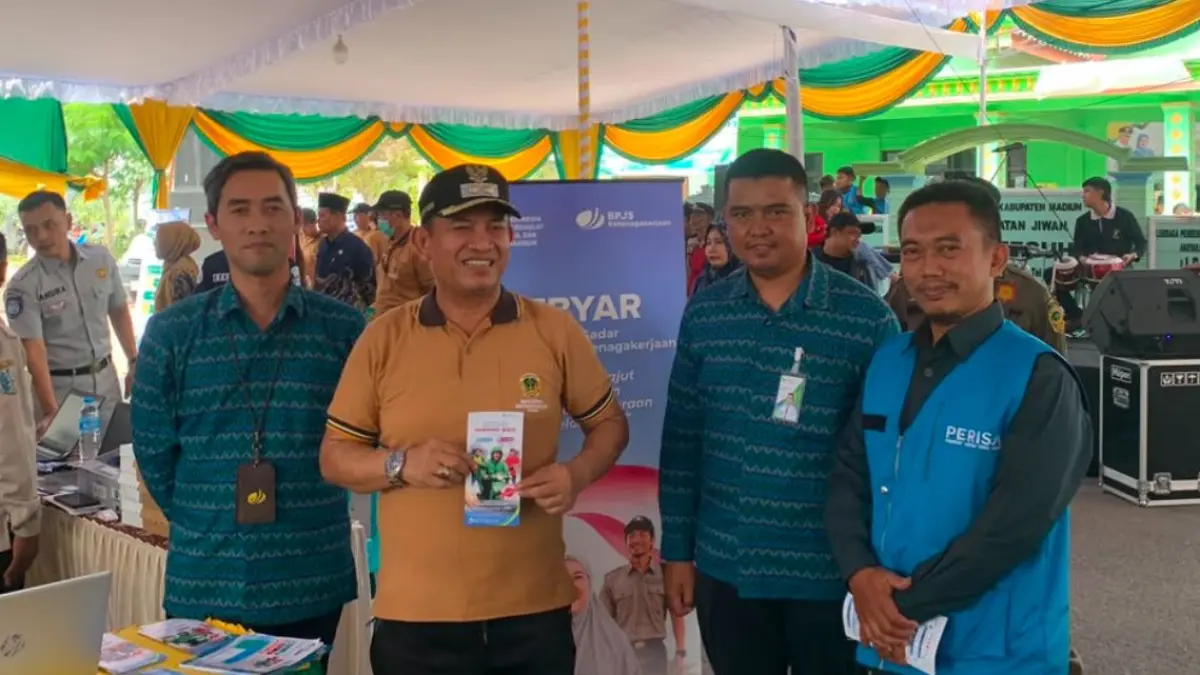 BPJS Ketenagakerjaan Madiun membuka layanan langsung di Madiun Bersahaja. Wabup Purnomo Hadi menyempatkan mengunjungi booth layanan dan memberikan apresiasi.
