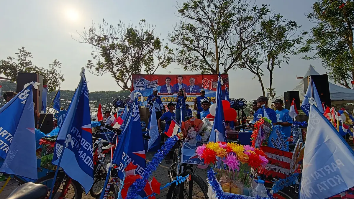 GOWES BARENG: Ratusan warga mengikuti Sepeda Ceria Demokrat 2026 dengan menyusuri sejumlah ruas jalan di Kota Madiun.