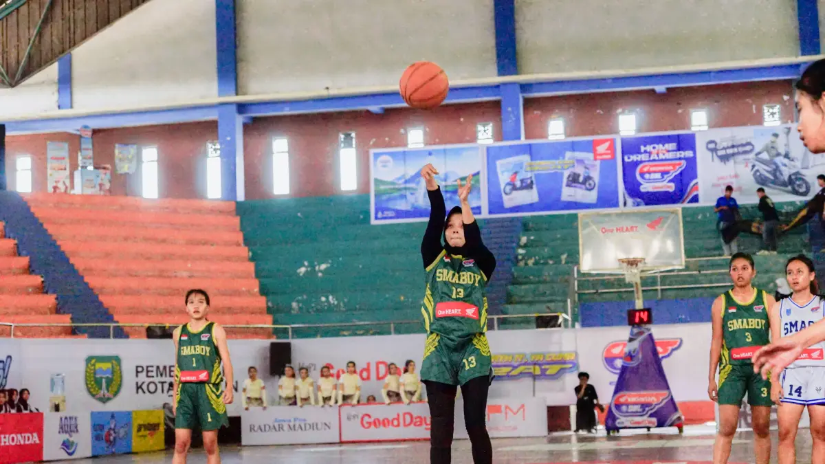 Keisha Fara Agustya mencetak 9 poin saat Smaboy menaklukkan Smast 27-16.