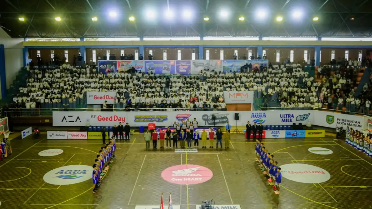 Kemeriahan opening Honda DBL East Java–West 2026 di GOR Wilis.