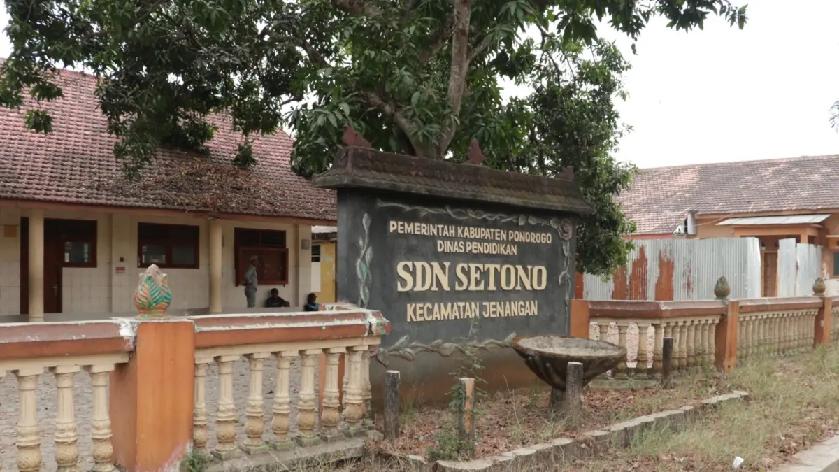KENANGAN: Bangunan SDN Setono kini lengang setelah seluruh siswanya dipindahkan ke sekolah lain. Sugeng Dwi N./Jawa Pos Radar Ponorogo